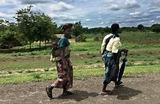 apprendre malawi choses sexuelle jeunes initiation familles leurs envoient hauchard