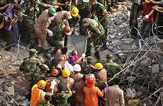 bangladesh plaza rana woman factory rubble collapse garment building after workers rescue rescued disaster darkroom baltimoresun days 1000 people april