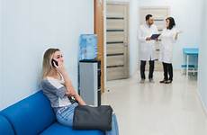 attesa ospedalieri medici paziente espera allergy paciente mulher doutores sting discurso telefone