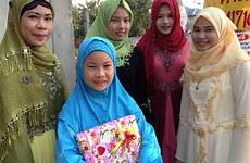 muslim thai neighbors meet neighborhood ladies way young wedding their