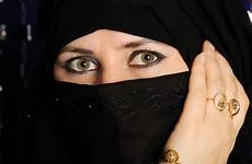 muslim saudi arabia woman alice cancelled arabian stock eyes show family women hijab abc beauty beautiful abaya huffpost people