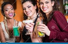 drinking nightlife apreciam saying bebendo clube noturno godono notturna ragazze beventi cheers