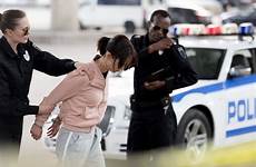 arrest woman policewoman dui colorado bail law misdemeanor anticipatory complaint 498a lawyers mugshots tulsa oklahoma terwijl draagbare jonge praten politieagente