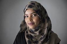 somali muslim american teen miss totally looks title women woman halima aden girls hiiraan usa pageant minnesota fully covered first