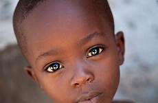 beautiful eyes boy children little face african kids precious young stunning 500px crianças africanas bright bwejuu zanzibar portraits people niño