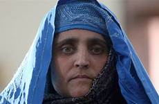 sharbat gula afghan girl afghanistan national green geographic famed president woman india eyed kabul deported treatment travel pakistan poses meeting
