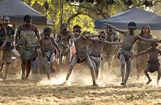 aboriginal aborigines indigenous aboriginals dances budaya matadornetwork urloplandia australien outback abo
