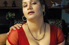 hot mallu aunties actress desi aunty masala indian saree apoorva mami