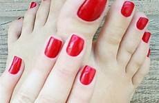 polish pedicure toenails