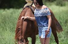 vaquera botas rodeo vaqueras vestimenta vaqueros estilismos