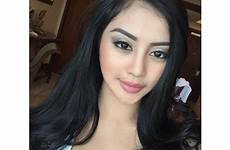 tania ayu siregar cantik seksi zonaartislagi bah borek siap fdj menghiasi majalah dewasa