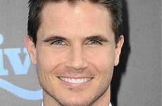amell robbie tvmaze actor