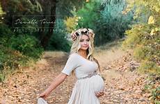 maternity shoot photoshoot photography flower crown pregnancy dresses dress fall poses romantic outdoors portraits outdoor pose spring family torres danielle