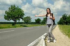 hitchhiking autostop fille faisant jeune hace strada jong meisje hitchhiker