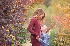 son mother mom photography mommy fall family shoot fotos wear zpr io poses foliage acessar choose board