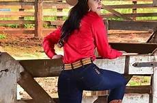 mujer vaquera western cowboy boot outfit wear cowgirl outfits stylevore jeans boots women girl country high