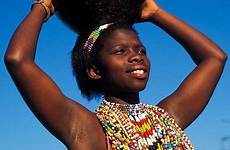 zulu maiden wearing zandbergen kwazulu tribal xhosa ariadne africaimagelibrary tribes africanas desnudas