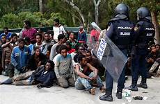 migrants spanish europe ceuta police fence storm african refugees border spain africa officers storming who moron york españa press enclave