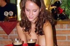 waitress bartender servers mozas camareras desnudo