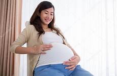 pregnant ibu pregnancy kembar hamil duduk posisi pancia bayi hal donna asiatica punya ketahui belly baik kandungan incinta sedendosi mentre