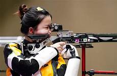 10m qian remaja shooter wins podium shine olimpik olympic foibles netizens xinhua emas pemenang pingat pertama