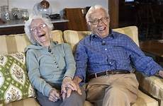 couple grandparents festeggia coppia celebrate segreto betar 81st momentaufnahmen tages tombent amoureux nostrofiglio mcloughlin michelle fairfield