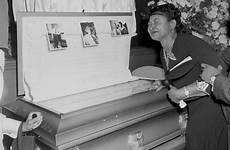 till emmett chicago casket lynching mother 1955 funeral mamie her coffin civil rights who bradley son corpse file victim conscience