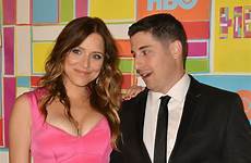 jason biggs wife jenny mollen cleavage eyes keep off his couldn popsugar hbo party