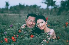 chinese couple honeymoon bali camera change into