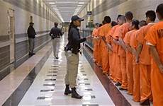 detention metropolitan direitos prisioneiros prison parlato inmates siro darlan