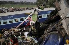 train india accident kanpur crash bodies dead killed site indian railway rescuers accidents patna derailment 1995 ap deadly dehat station