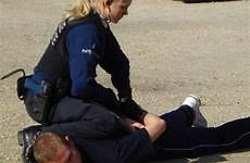 policewoman polizistin swedish gefesselt handschellen cufs polizei domina