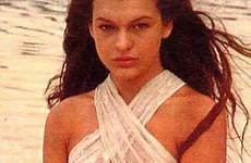 milla jovovich lagoon gary brooke gross shields loro cornacchie lagoa superou nud encanta