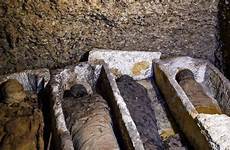 mummies discovered burial tomb cairo