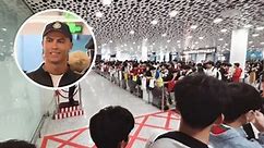 C朗中国行︱艾纳斯包机抵深圳  近千球迷逼爆宝安机场接机︱有片