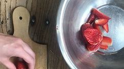 La recette traditionnelle de la confiture de fraises 🍓 Les ingrédients : • Fraise • Sucre • Jus de citron | Cuisine de Mémé Moniq