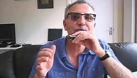 Paul Lamb shows how to play "talking harmonica blues" ..... tuition.AVI