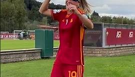 Roma's Barbara Latorre gets FIVE in blindfold keepy up challenge #shorts