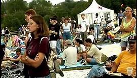 Joni Mitchell sings "WOODSTOCK" at Woodstock 1998