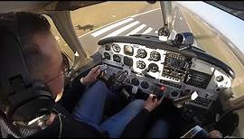 So wird ein Motorflugzeug geflogen - Von der Flug-Vorbereitung über das Cockpit bis zur Landung