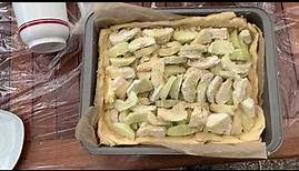 Einen traditionellen US-amerikanischen Apfelkuchen (American Apple Pie) backen