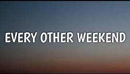 Reba McEntire, Kenny Chesney - Every Other Weekend (Lyrics)