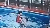 Drowning woman saved by lifeguard in 10 seconds at swimming pool