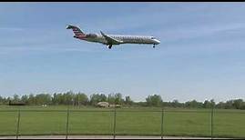 Sky-West plane makes emergency landing at South Bend Airport (Raw Footage)