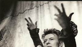 David Bowie - Earthling In The City