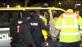 Ankerzentrum Bamberg: Tumulte und Angriffe auf Polizisten - Steinewürfe und ein Brand