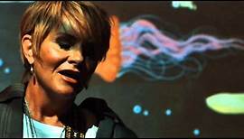 Shawn Colvin - "Hold On" (Music Video)