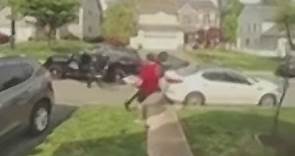 Pizza delivery man helps police catch thief by tripping the suspect