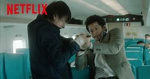 小栗旬 - 狭い車内で凶悪犯を鮮やかに倒す最強アクション | CRISIS 公安機動捜査隊特捜班 | Netflix Japan