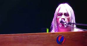 Jeff Chimenti singing with Dead and Company in Charlotte 11/29/2017 "The Weight"